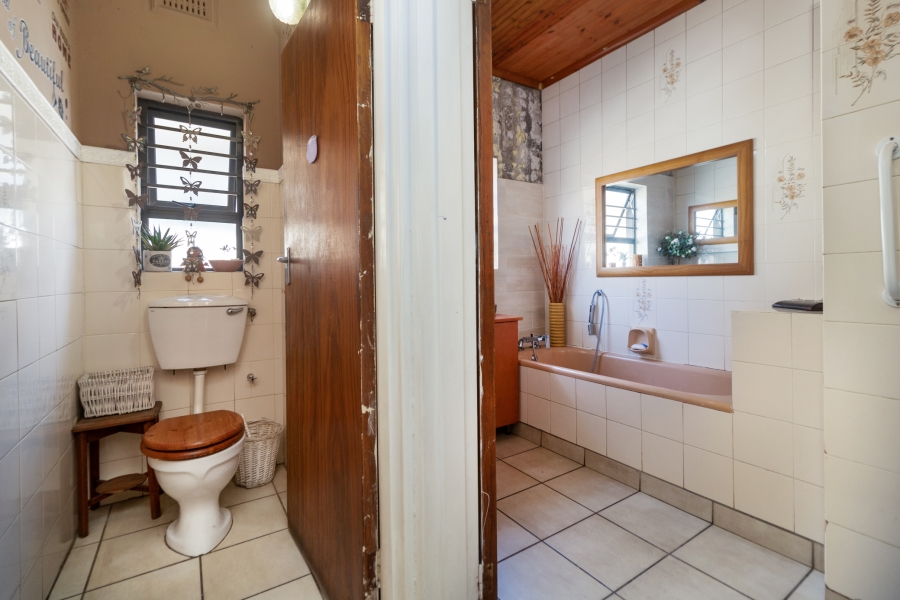 4 Bedroom Property for Sale in Avondale Western Cape